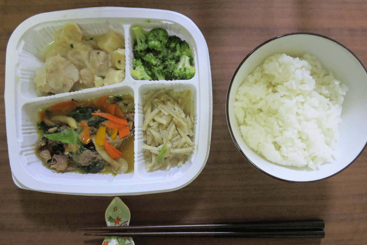 まごころケア食の牛肉のオイスター炒め弁当