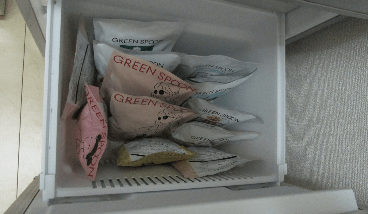 GREEN SPOON（グリーンスプーン）を冷凍庫に入れた様子